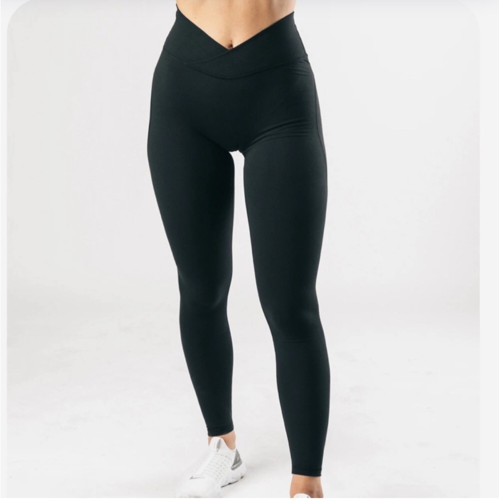 Alphalete Surface Path Crossover Black Leggings Gem